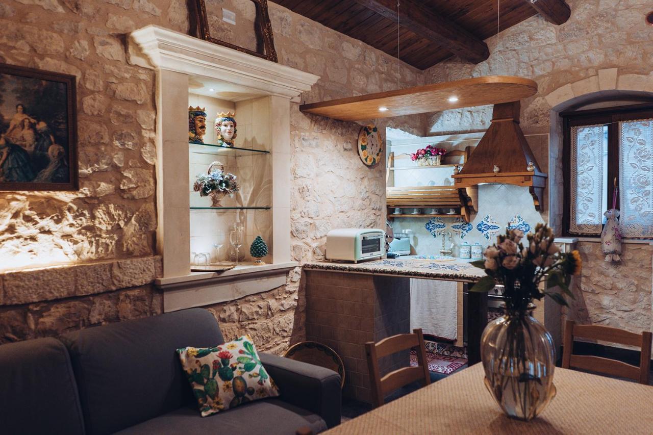Le Cacinare Apartment Modica Bagian luar foto